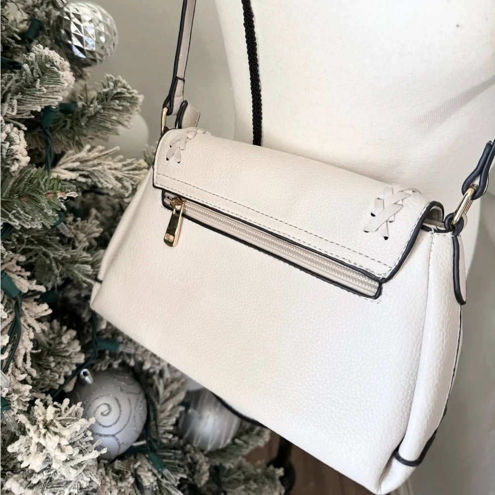 White Purse W/ Tassel - Picture 5 of 5
